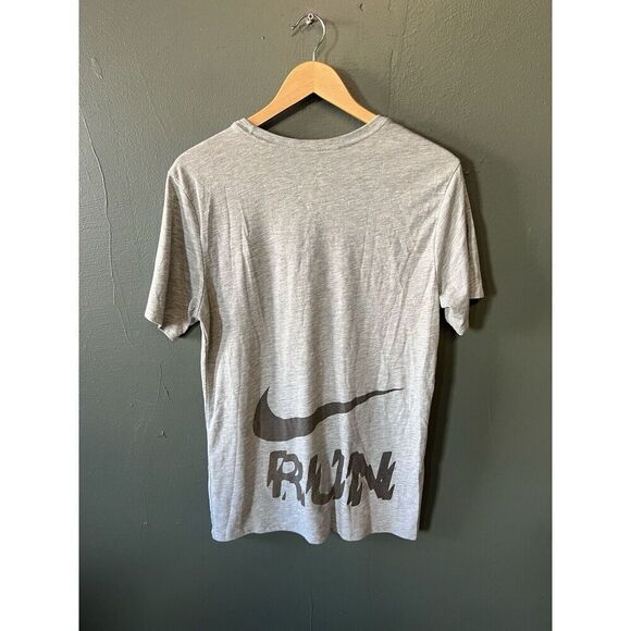 Nike Running Mens Gray Short Sleeve Graphic T-shirt Size Medium - Picture 2 of 3